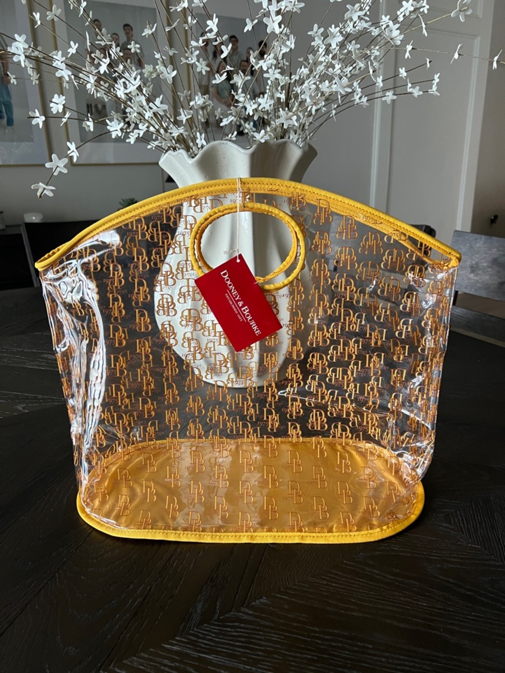 💛DOONEY & BOURKE VINTAGE TOTE..
